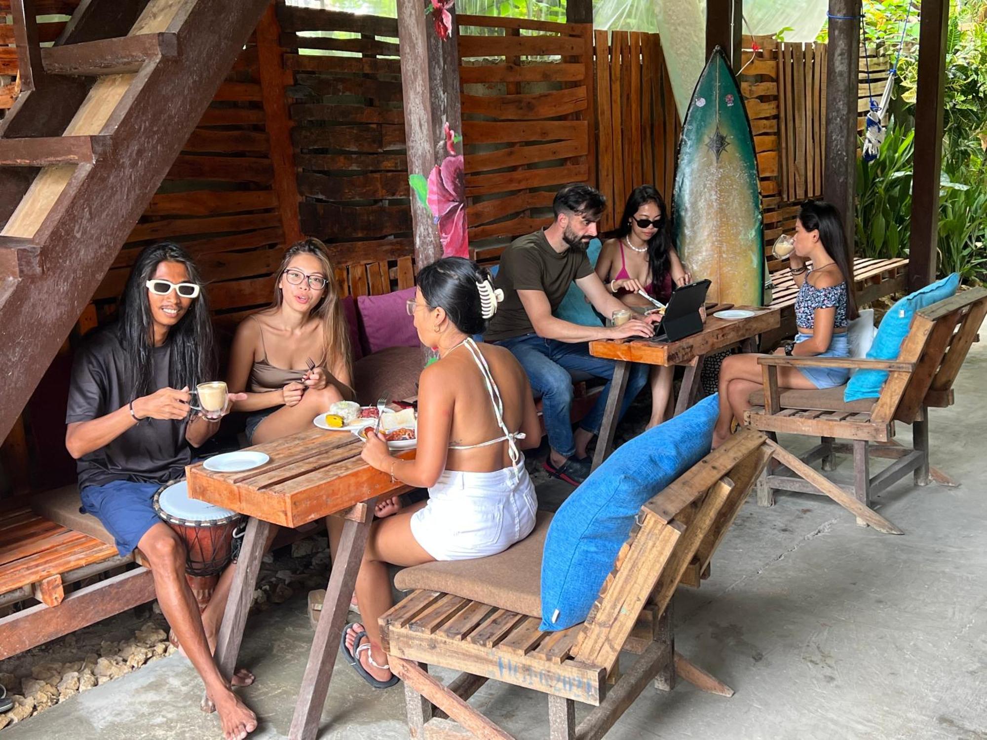 Wave Retreat Hostel General Luna  Luaran gambar