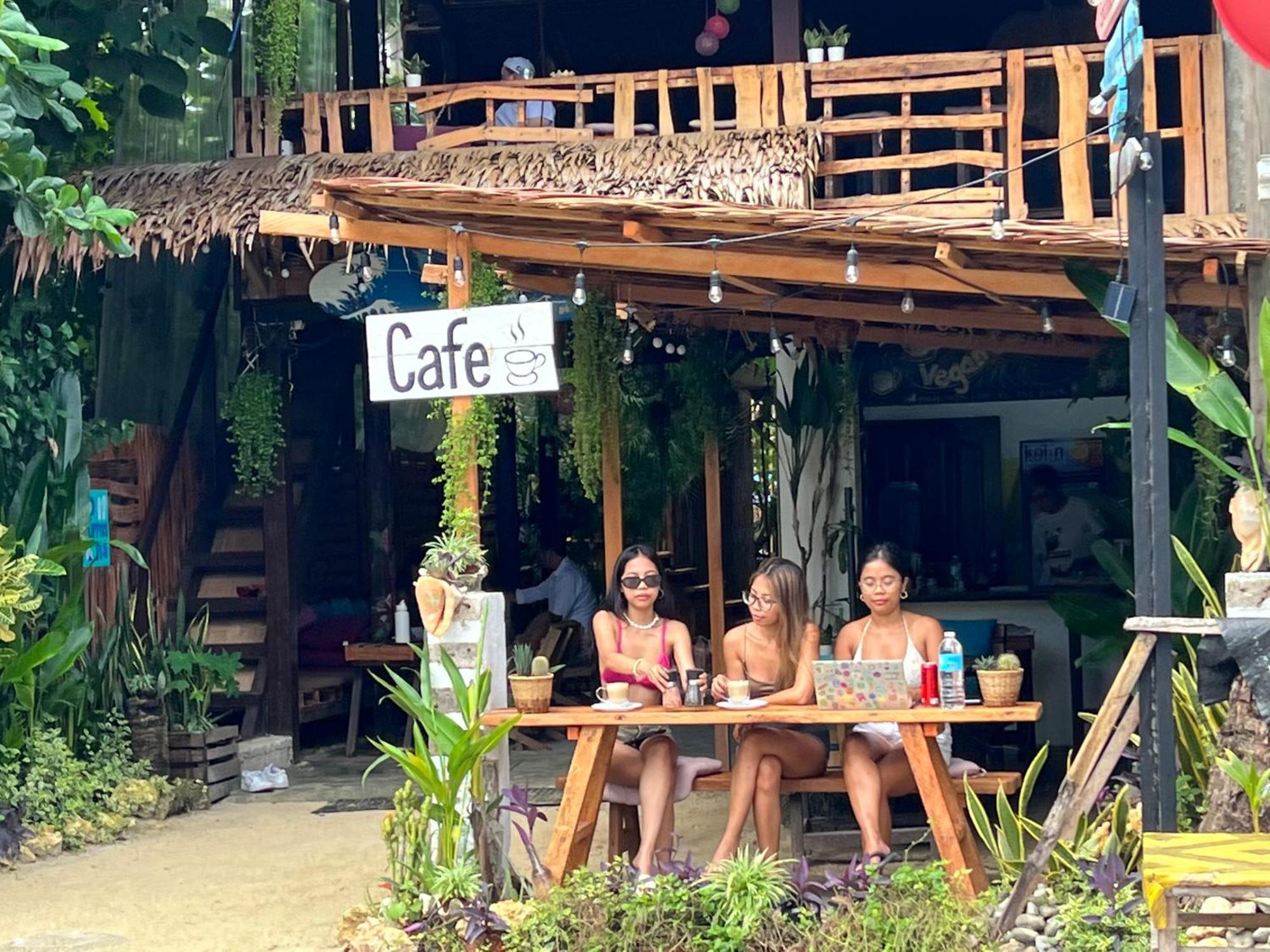 Wave Retreat Hostel General Luna  Luaran gambar